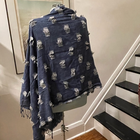 Beautiful Blue and grey cotton wool blend reversible Shawl/poncho - Picture 3 of 5